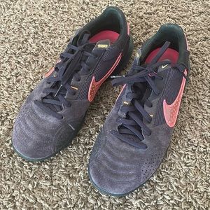 Nike Street Gato Men’s 7.5 Indoor Soccer Shoe Deep Purple Hot Pink